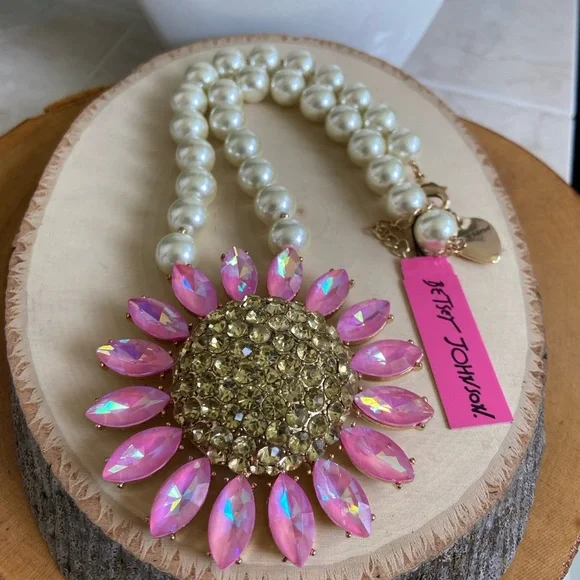 Betsey Johnson Jewelry Nwt Bj Floral Pendant Faux Pearls